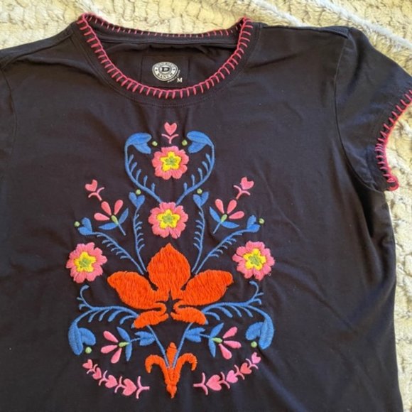 Cotton knit Double D top. Beautiful embellishment. - Picture 2 of 6